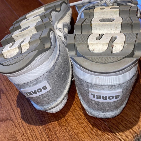 Sorel white  womens sneakers Sz 9 - Picture 12 of 13